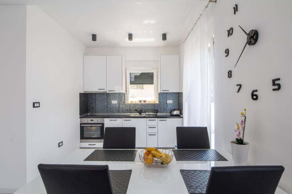 Holiday House Gavran Vodice Bagian luar foto